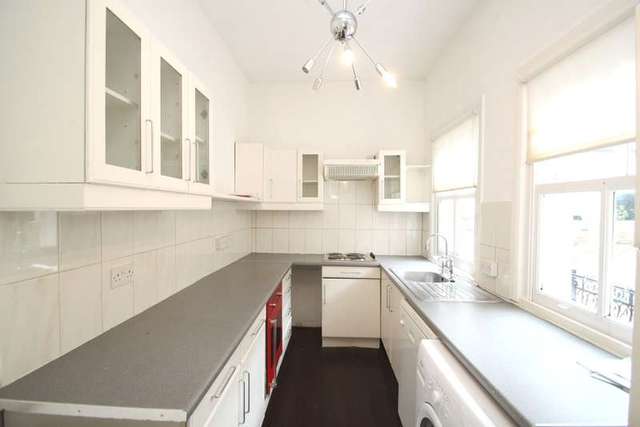  Image of 2 bedroom Flat to rent in Woburn Hill Addlestone KT15 at Addlestone Surrey, KT15 2QG