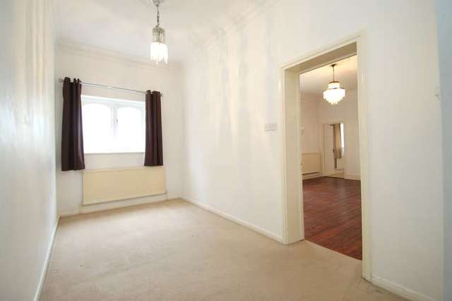  Image of 2 bedroom Flat to rent in Woburn Hill Addlestone KT15 at Addlestone Surrey, KT15 2QG