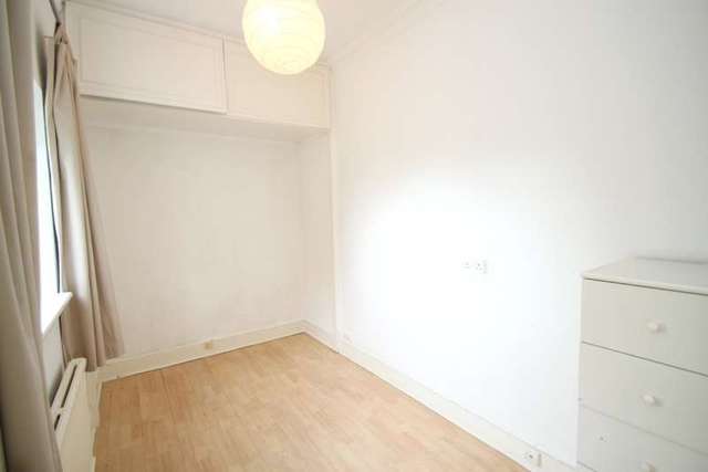  Image of 2 bedroom Flat to rent in Woburn Hill Addlestone KT15 at Addlestone Surrey, KT15 2QG
