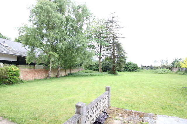  Image of 2 bedroom Flat to rent in Woburn Hill Addlestone KT15 at Addlestone Surrey, KT15 2QG