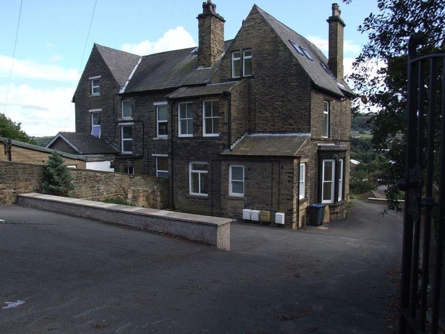  Image of 2 bedroom Apartment to rent in Cliffe Terrace Baildon Shipley BD17 at Woodlands  Cliffe Terrace, Baildon, Bradf, BD17 5LA