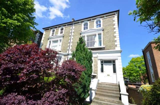  Image of 2 bedroom Apartment to rent in Wray Crescent London N4 at Wray Crescent  Islington, N4 3LP