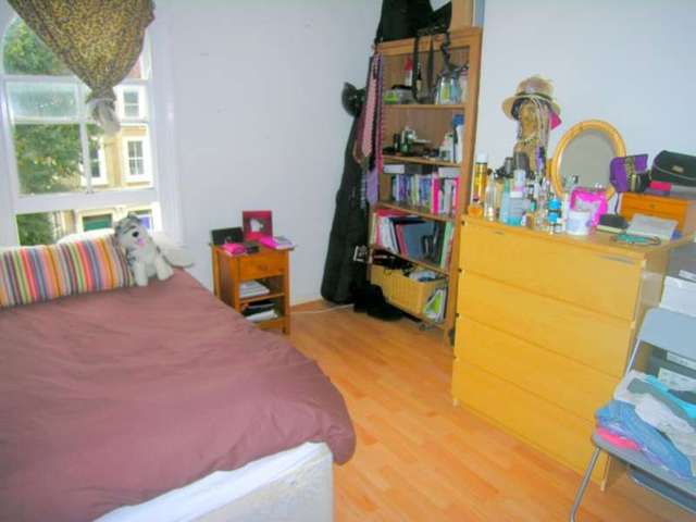  Image of 2 bedroom Apartment to rent in Wray Crescent London N4 at Wray Crescent  Islington, N4 3LP
