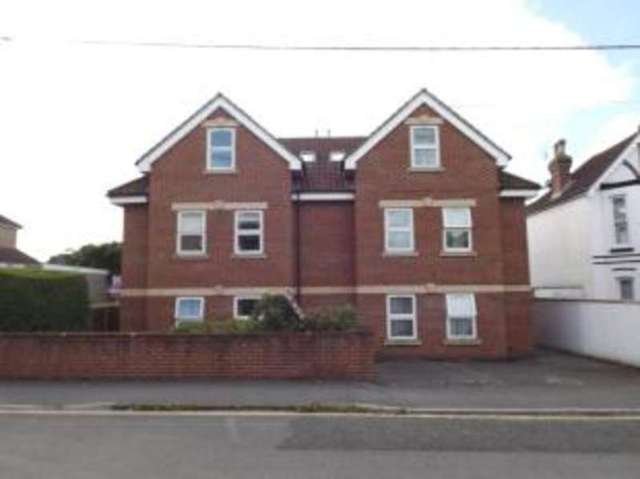  Image of 1 bedroom Flat for sale in Station Road Netley Abbey Southampton SO31 at 106 Station Road Southampton Hamble, SO31 5AN