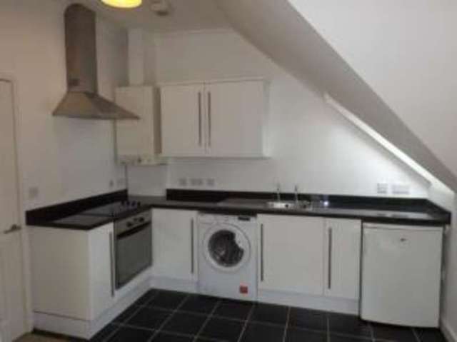  Image of 1 bedroom Flat for sale in Station Road Netley Abbey Southampton SO31 at 106 Station Road Southampton Hamble, SO31 5AN