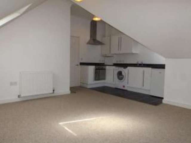  Image of 1 bedroom Flat for sale in Station Road Netley Abbey Southampton SO31 at 106 Station Road Southampton Hamble, SO31 5AN