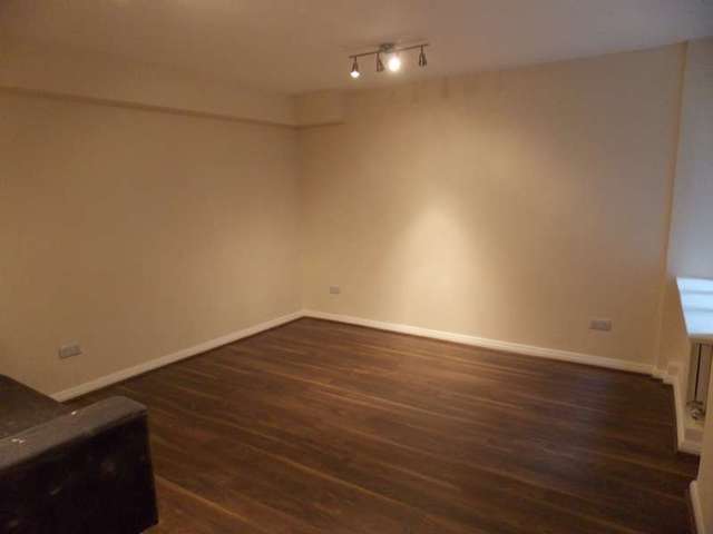  Image of 2 bedroom Flat to rent in Euston Road London NW1 at London, NW1 3AA