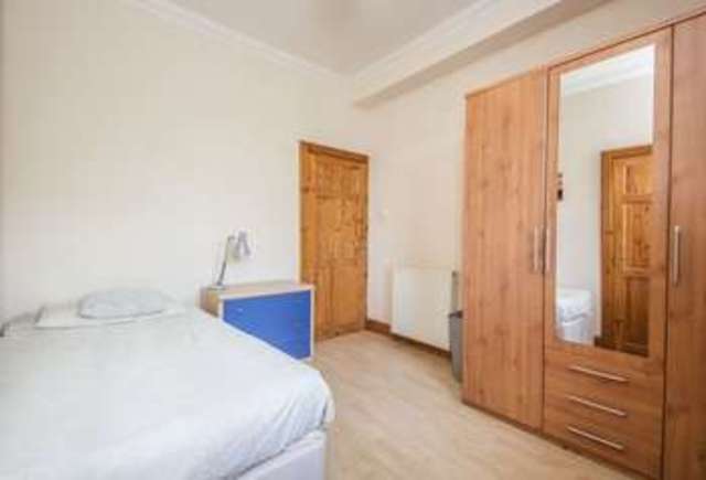  Image of 1 bedroom Flat for sale in West Norton Place Edinburgh EH7 at West Norton Place Abbeyhill Edinburgh, EH7 5AW