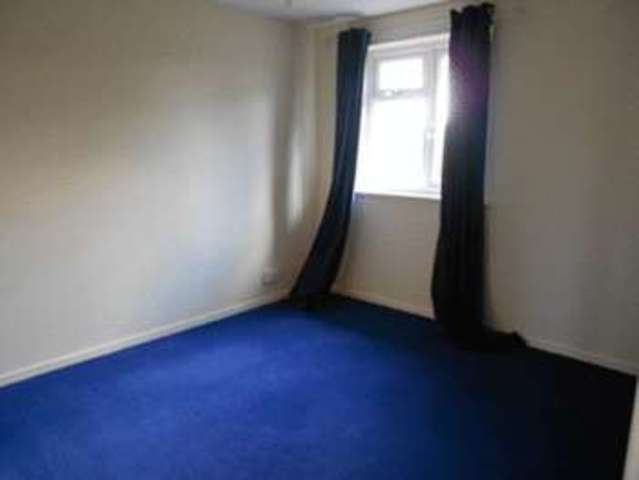  Image of 2 bedroom Flat to rent in Ryhope Walk Wolverhampton WV9 at Wolverhampton, WV9 5NB