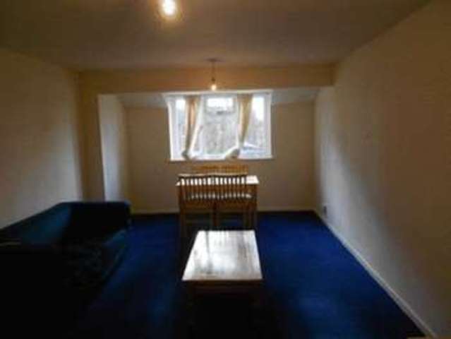  Image of 2 bedroom Flat to rent in Ryhope Walk Wolverhampton WV9 at Wolverhampton, WV9 5NB
