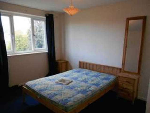  Image of 2 bedroom Flat to rent in Ryhope Walk Wolverhampton WV9 at Wolverhampton, WV9 5NB