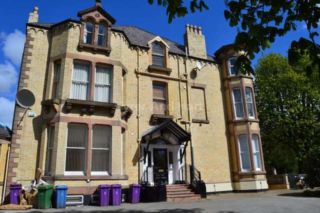  Image of 1 bedroom House Share to rent in Aigburth Drive Aigburth Liverpool L17 at Aigburth Drive Aigburth Liverpool, L17 4JQ