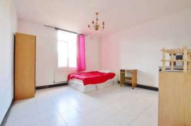  Image of 3 bedroom Flat to rent in Stepney Way London E1 at Stepney Way  London, E1 3BE