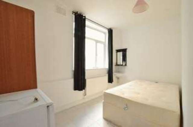  Image of 3 bedroom Flat to rent in Stepney Way London E1 at Stepney Way  London, E1 3BE