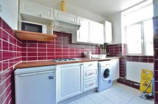  Image of 3 bedroom Flat to rent in Stepney Way London E1 at Stepney Way  London, E1 3BE