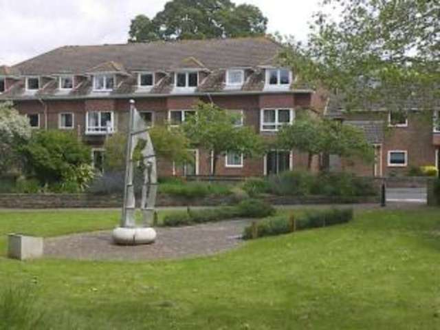  Image of 2 bedroom Flat for sale in Horndean Road Emsworth PO10 at 4 Horndean Road Emsworth New Brighton, PO10 7PB
