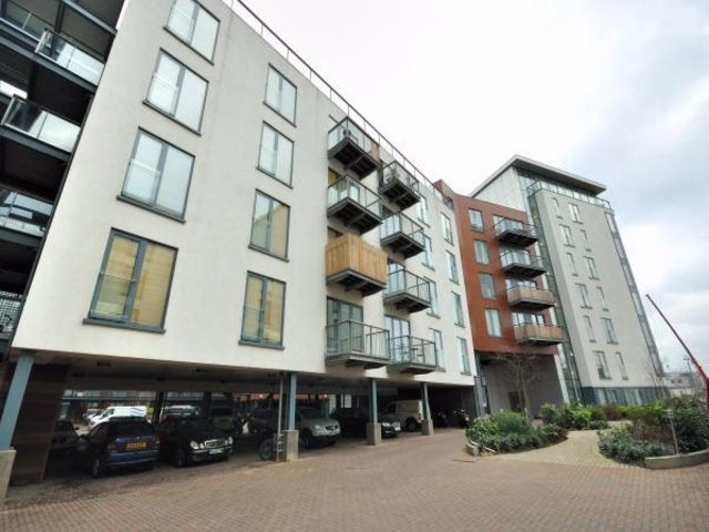  Image of 2 bedroom Flat to rent in Roach Road London E3 at HACKNEY WICK, E3 2PG
