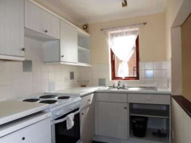  Image of 2 bedroom Maisonette for sale in Goldsmith Avenue Southsea PO4 at 58 Goldsmith Avenue Southsea Southsea, PO4 8QU