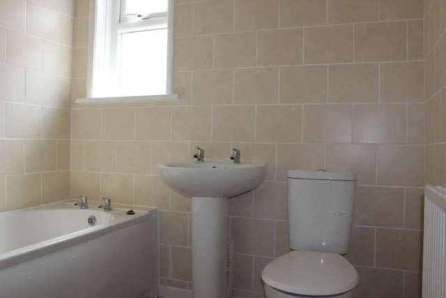  Image of 3 bedroom Terraced house to rent in Chestnut Grove Garden Village Hull HU8 at Chestnut Grove Garden Village Hull, HU8 8QL