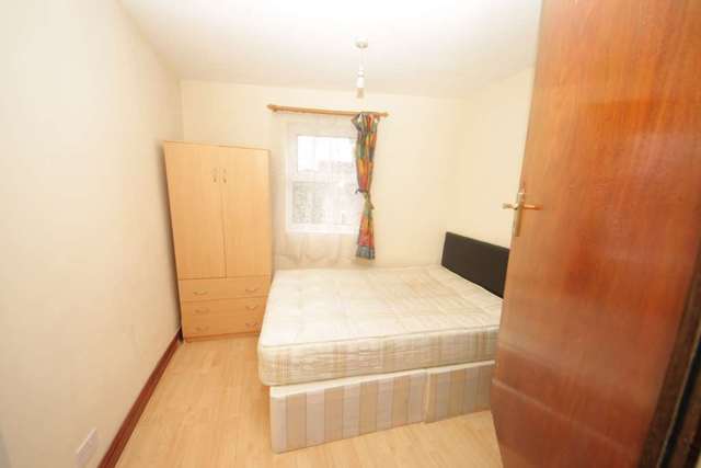  Image of 4 bedroom Flat to rent in Acre Lane London SW2 at Acre Lane Brixton London, SW2 5RJ