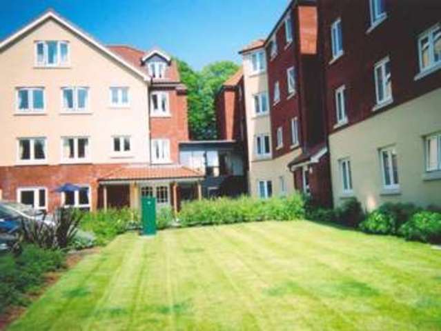  Image of 1 bedroom Retirement Property for sale in Polsham Park Paignton TQ3 at 24 Polsham Park  Paignton, TQ3 2BB