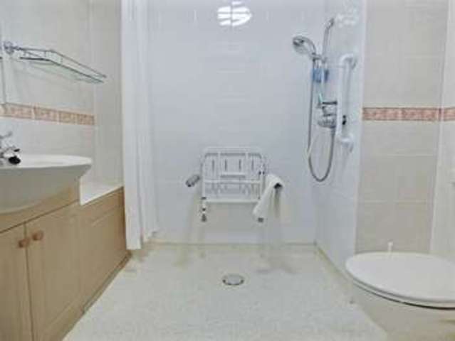  Image of 1 bedroom Retirement Property for sale in Polsham Park Paignton TQ3 at 24 Polsham Park  Paignton, TQ3 2BB