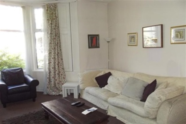  Image of 2 bedroom Flat to rent in Albert Avenue Glasgow G42 at Queens Park Glasgow Glasgow, G42 8RA