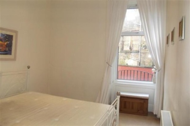  Image of 2 bedroom Flat to rent in Albert Avenue Glasgow G42 at Queens Park Glasgow Glasgow, G42 8RA