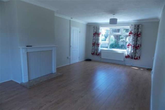  Image of 3 bedroom Detached house to rent in Alderman Avenue Barking IG11 at Barking, IG11 0LR