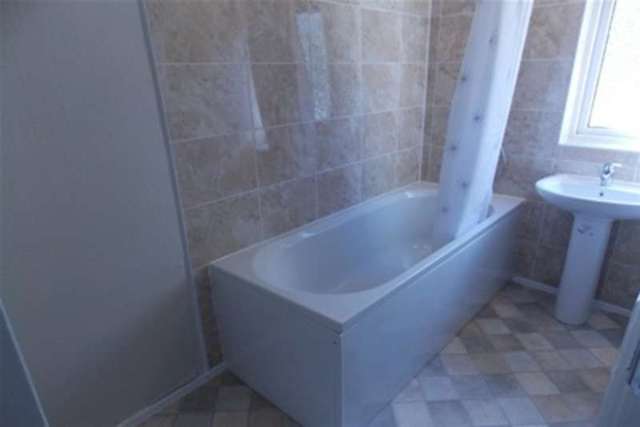  Image of 3 bedroom Detached house to rent in Alderman Avenue Barking IG11 at Barking, IG11 0LR