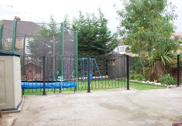  Image of 4 bedroom Semi-Detached house to rent in Alders Road Edgware HA8 at Alders Road  Edgware, HA8 9QG