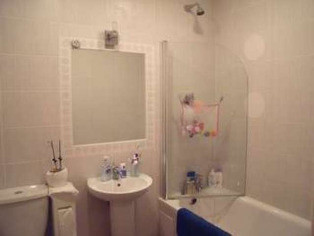  Image of 2 bedroom Flat to rent in Alexandra Road Addiscombe Croydon CR0 at Croydon, CR0 6EY