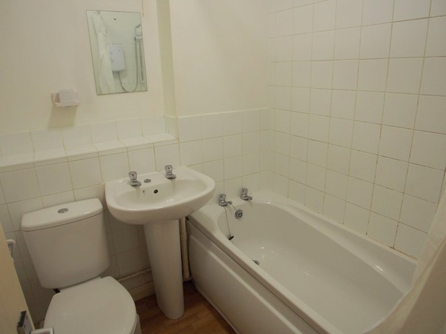  Image of Flat to rent in South Street Lancing BN15 at Lancing, BN15 8AU