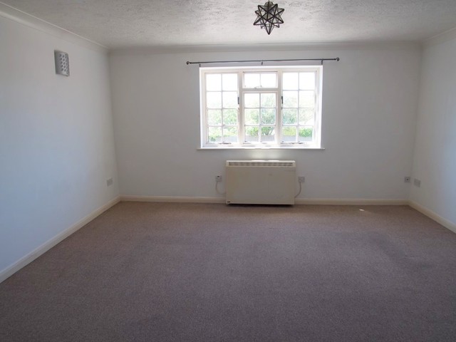  Image of Flat to rent in South Street Lancing BN15 at Lancing, BN15 8AU