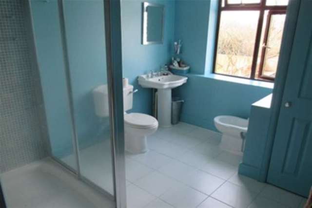  Image of 4 bedroom Detached house to rent in Arthur Road Farnham GU9 at Farnham, GU9 8PB