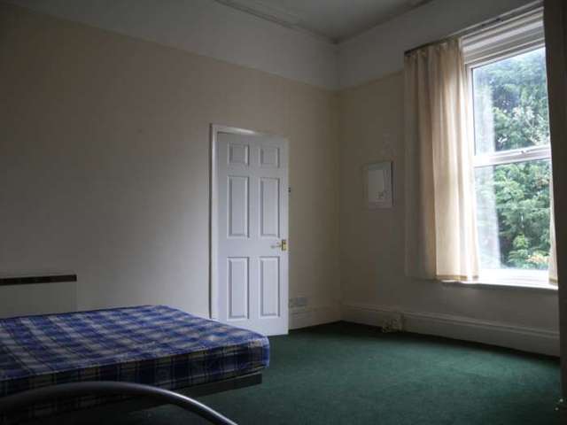  Image of 1 bedroom Flat to rent in Ashlands Sale M33 at Ashlands  Sale, M33 5PB