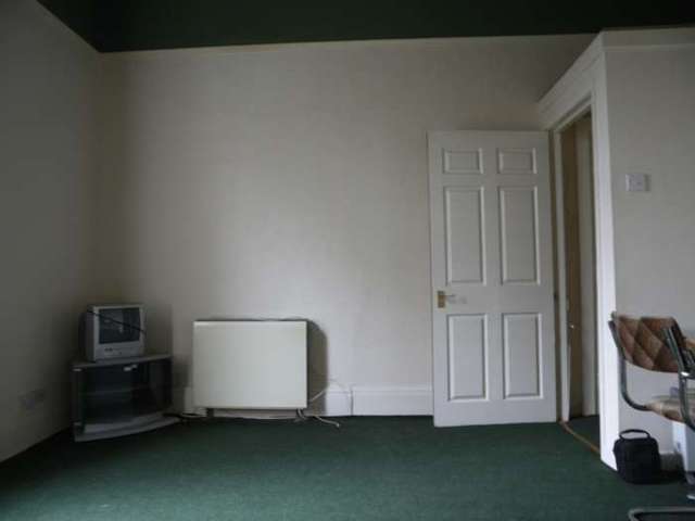  Image of 1 bedroom Flat to rent in Ashlands Sale M33 at Ashlands  Sale, M33 5PB