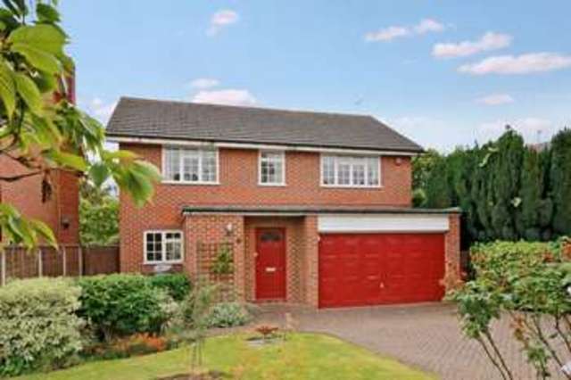  Image of 4 bedroom Detached house for sale in West Farm Drive Ashtead KT21 at West Farm Drive  Ashtead, KT21 2LB