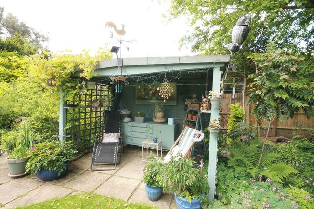  Image of 3 bedroom Detached house for sale in Barnett Wood Lane Ashtead KT21 at Barnett Wood Lane  Ashtead, KT21 2LR