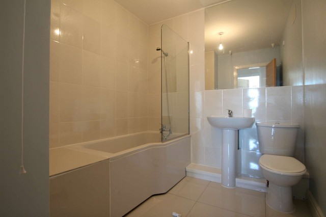  Image of 3 bedroom Flat to rent in York Avenue Hove BN3 at York Avenue Hove, BN3 1PT