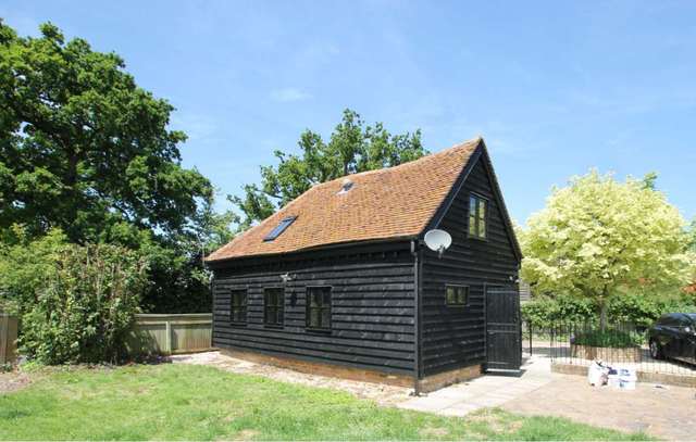  Image of 2 bedroom Barn Conversion to rent in Aylesbury Road Aston Clinton Aylesbury HP22 at Aylesbury Road Aston Clinton Aylesbury, HP22 5AQ