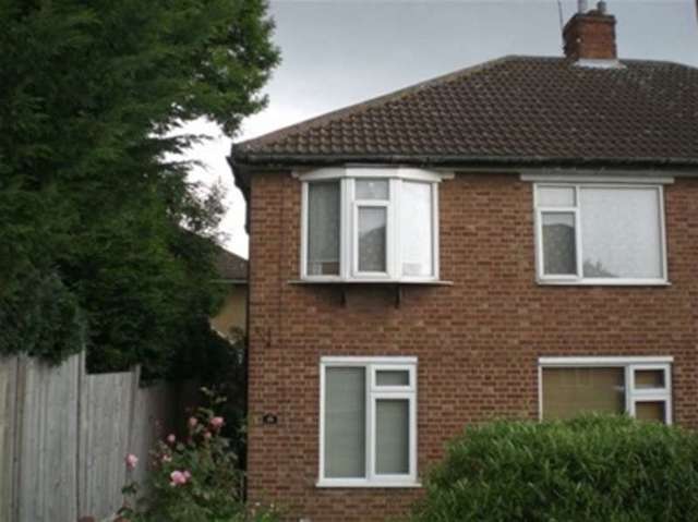  Image of 2 bedroom Flat to rent in Barncroft Close Loughton IG10 at Barncroft Close  Loughton, IG10 3EU