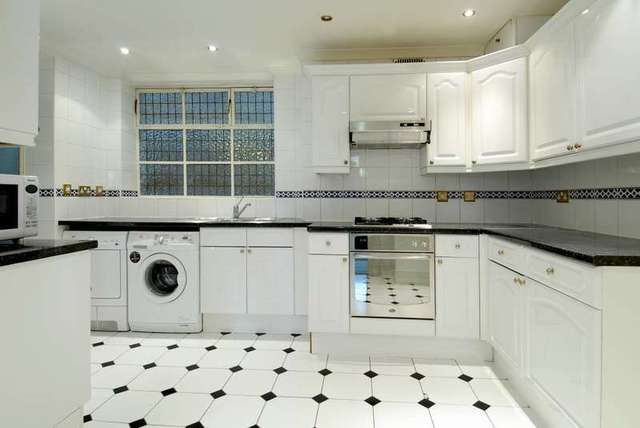  Image of 5 bedroom Flat to rent in Lancaster Gate London W2 at Barrie House  Lancaster Gate, W2 3QJ