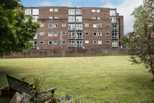  Image of 1 bedroom Flat for sale in Bath Road Tilehurst Reading RG30 at Bath Road  Reading, RG30 2BL