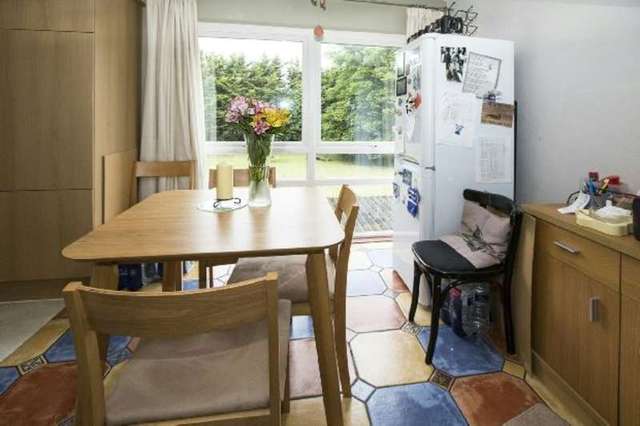  Image of 1 bedroom Flat for sale in Bath Road Tilehurst Reading RG30 at Bath Road  Reading, RG30 2BL