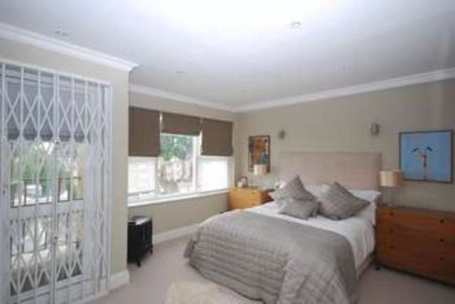  Image of 2 bedroom Flat to rent in Beaufort Gardens London SW3 at Beaufort Gardens  London, SW3 1QQ