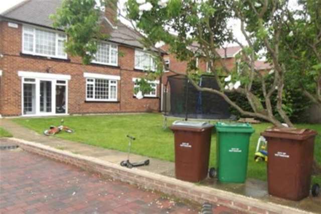  Image of 4 bedroom Detached house to rent in Bedford Grove Bulwell Nottingham NG6 at Nottingham, NG6 9DE