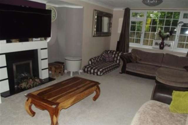  Image of 4 bedroom Detached house to rent in Bedford Grove Bulwell Nottingham NG6 at Nottingham, NG6 9DE