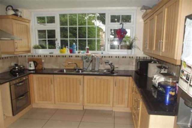  Image of 4 bedroom Detached house to rent in Bedford Grove Bulwell Nottingham NG6 at Nottingham, NG6 9DE