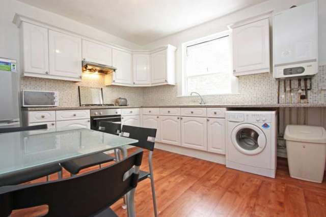  Image of 3 bedroom Flat to rent in Bedford Hill London SW12 at Bedford Hill Balham London, SW12 9HR